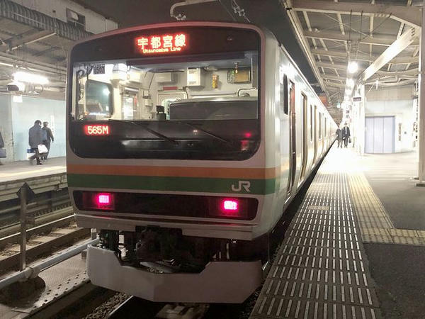 上野駅に停車中の宇都宮行き最終の普通列車