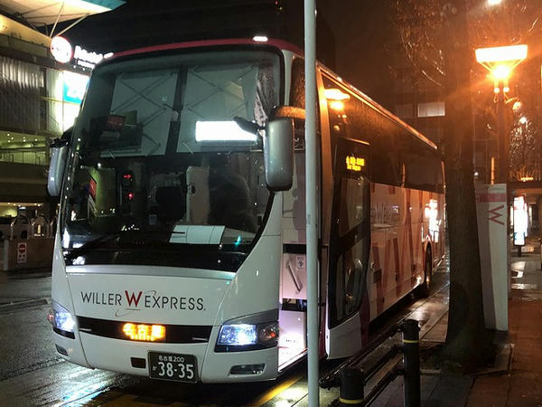 金山駅に到着した夜行バス