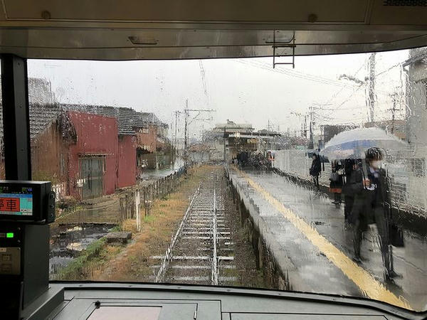 玉ノ井駅に入る列車