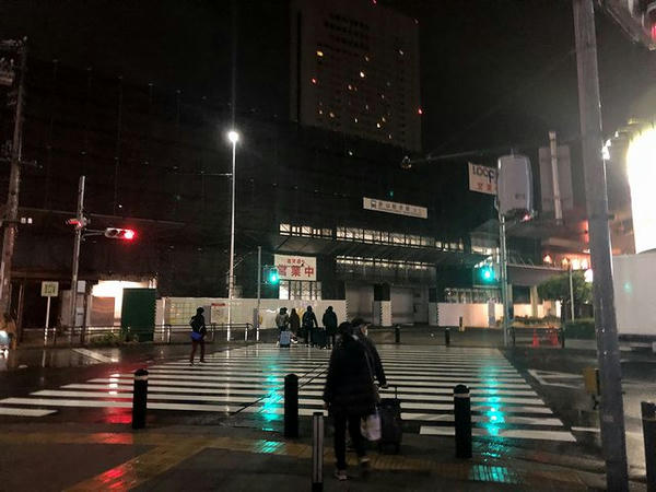 未明の金山駅