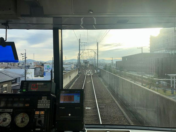 八幡駅進入