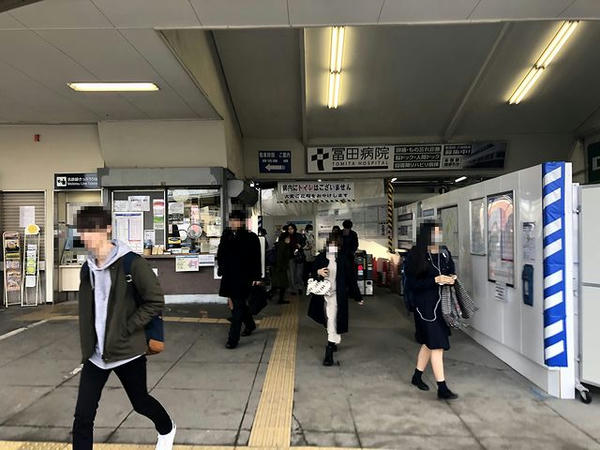 豊川稲荷駅改札口付近