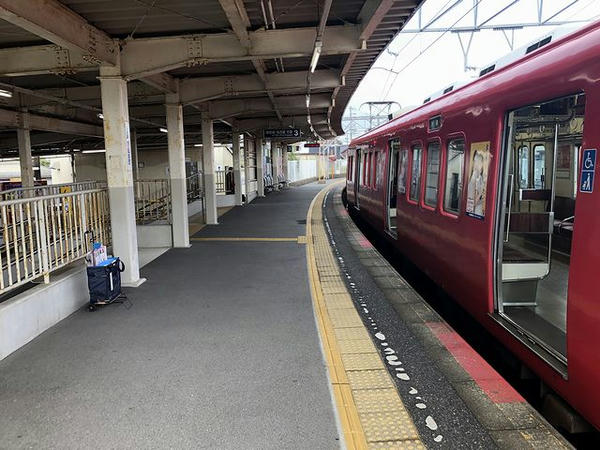 吉良吉田駅に停車中の弥富行き急行列車