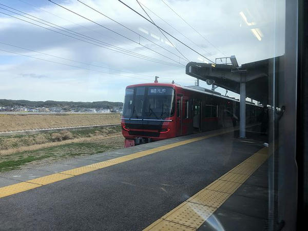 阿久比駅に停車中の河和行き普通列車