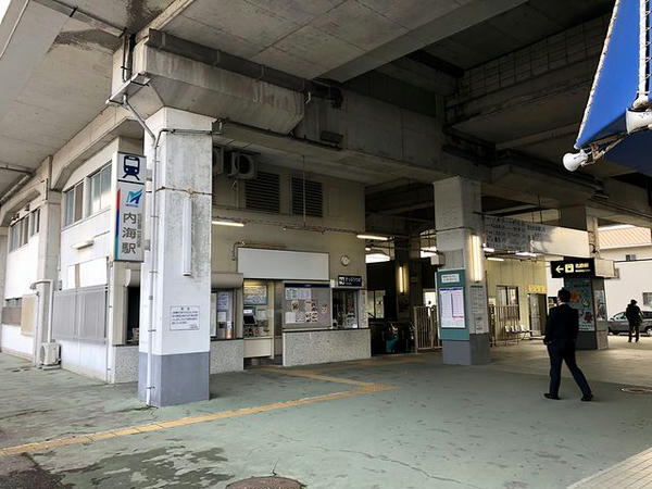 内海駅改札口付近