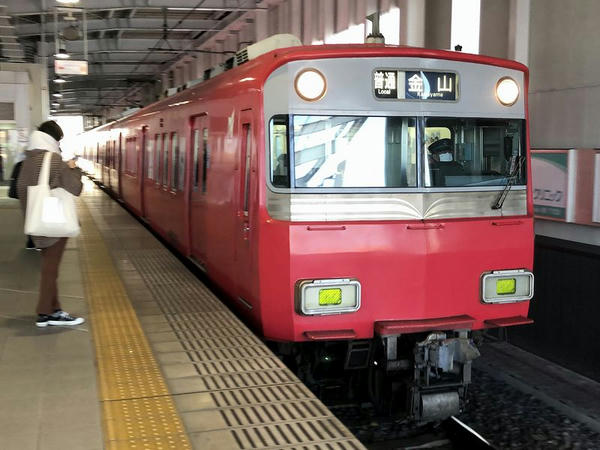 太田川駅に入ってくる金山行き普通列車