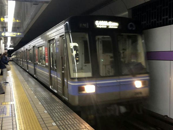 金山駅に入ってくる名城線（栄・大曽根方面）普通列車