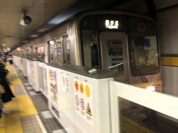 栄駅に入ってくる藤が丘行き普通列車