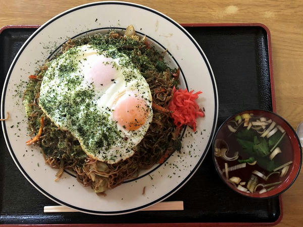 野菜やきそば大盛目玉焼きのせ 1500円