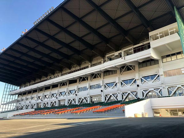 第Ⅰコーナー方向から見たスタンド