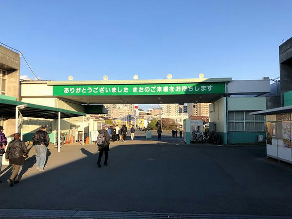 退場します