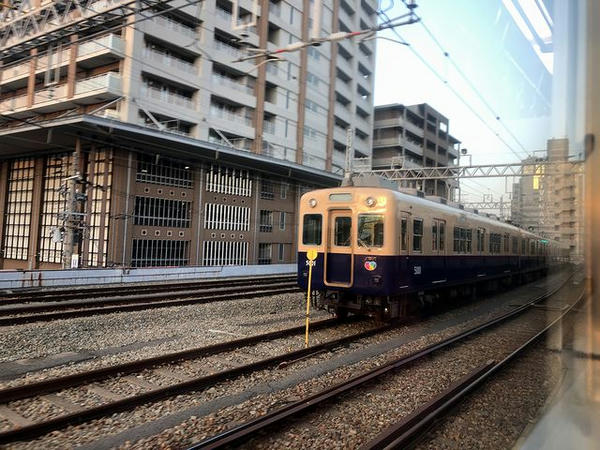 尼崎駅発車直後