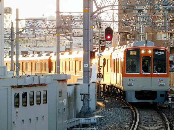 山陽姫路駅に入ってくる折返し大阪梅田行き直通特急