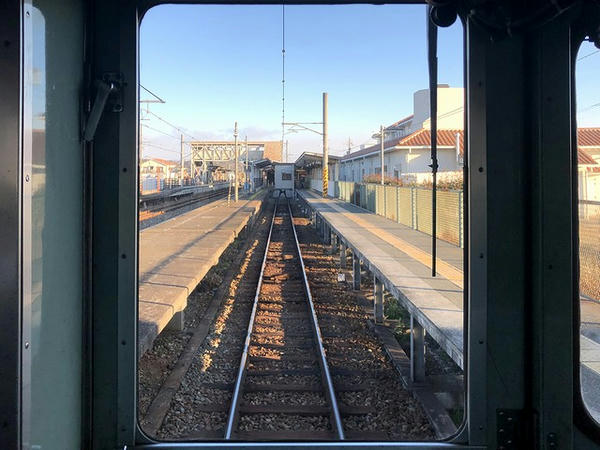 粟生駅進入