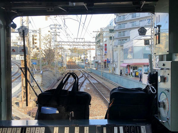 鈴蘭台駅発車直後
