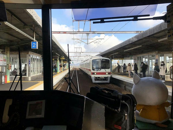 岡場駅進入