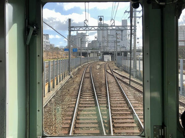 フラワータウン駅進入