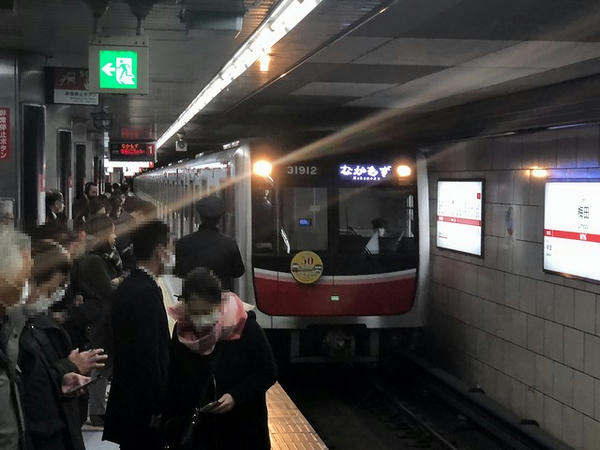 梅田駅に入ってくるなかもず行き普通列車