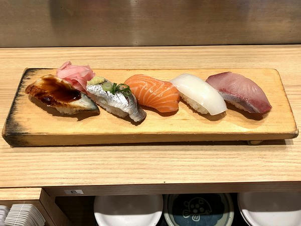 夕食にいただいた寿司