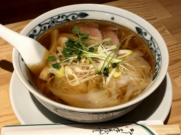醤油ワンタン麺 800円