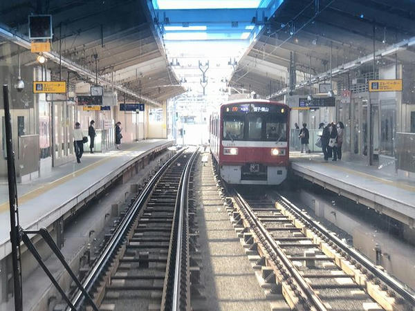 糀谷駅進入