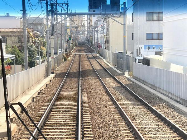 糀谷駅－大鳥居駅間（高架区間終わり）