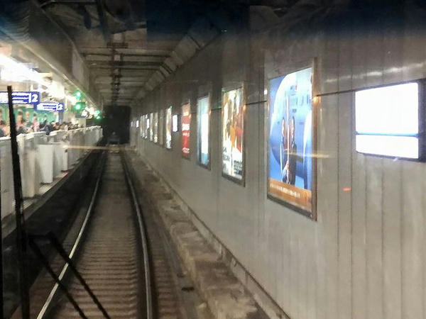 羽田空港第1・第2ターミナル駅進入