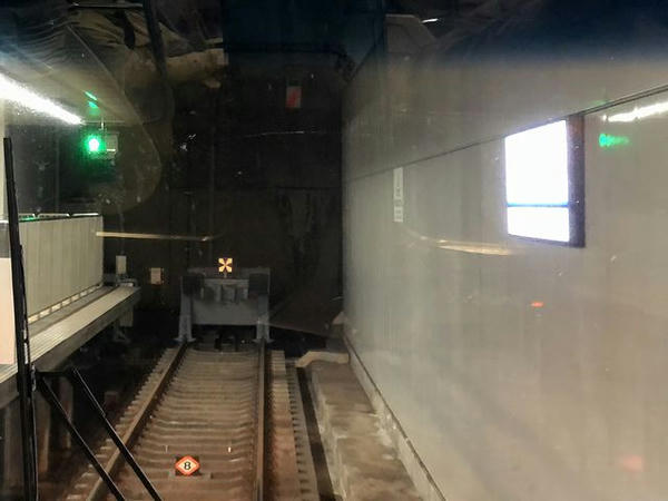 羽田空港第1・第2ターミナル駅停車直前