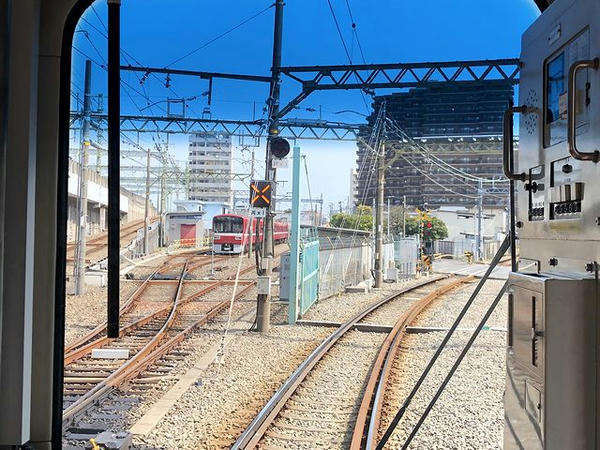 京急川崎駅発車直後