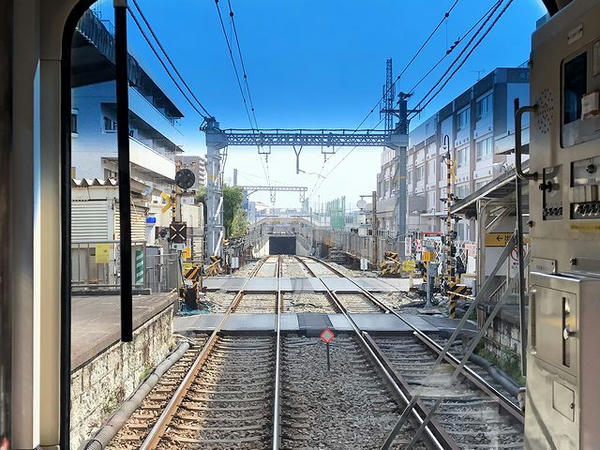 東門前駅停車