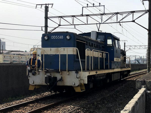 川崎貨物駅構内を走行する神奈川臨海鉄道
