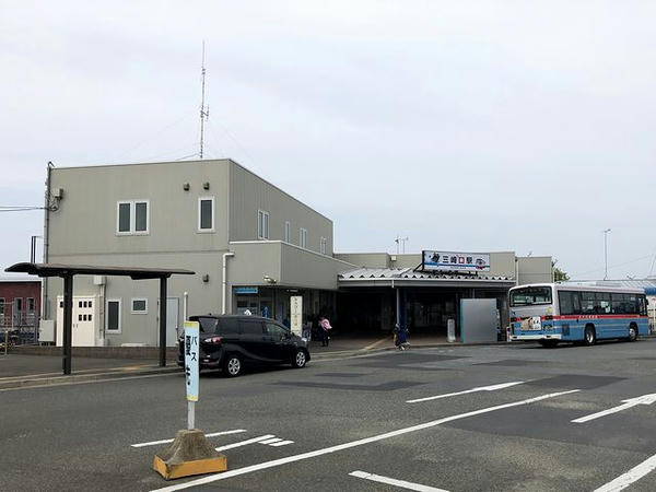 三崎口の駅舎