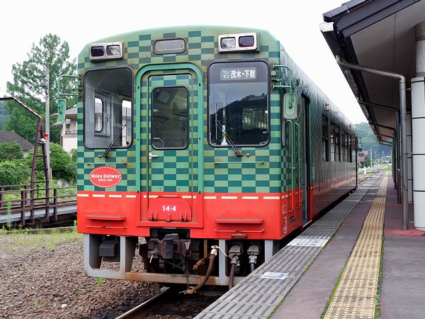 茂木駅に停車中の下館行き普通列車