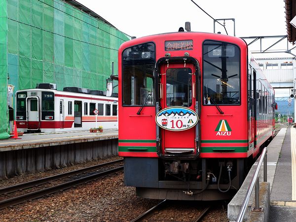 会津田島駅に停車中の会津若松行き普通列車