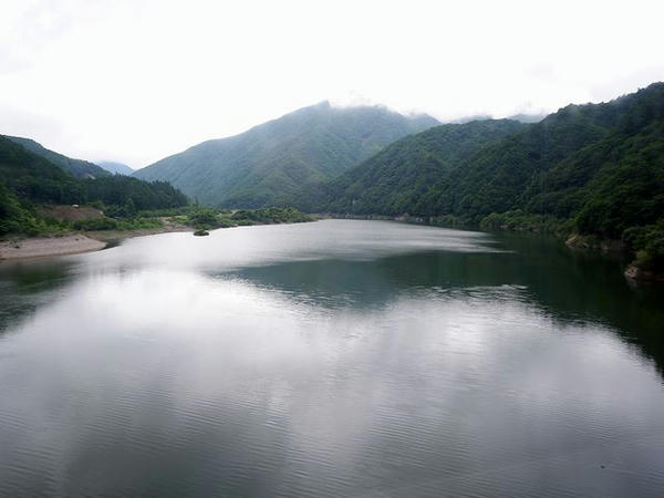 湯西川温泉駅－中三依温泉駅（五十里ダム）