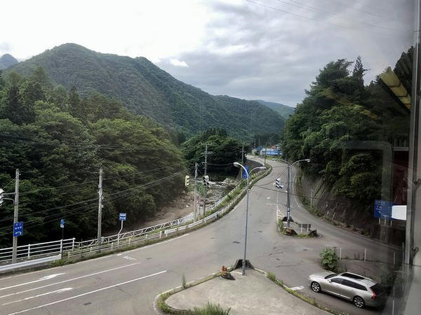 会津高原尾瀬口駅－七ヶ岳登山口駅間（国道352号と国道121号の交差点付近）