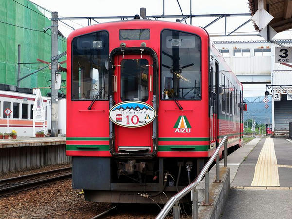 会津田島駅に停車中の会津若松行き普通列車