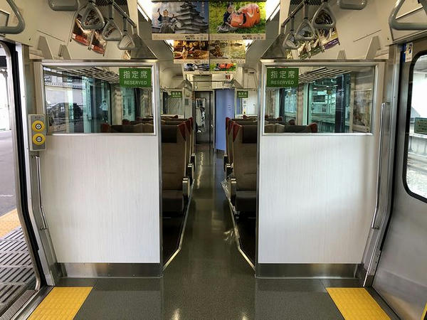 クハ720-12の指定席区画