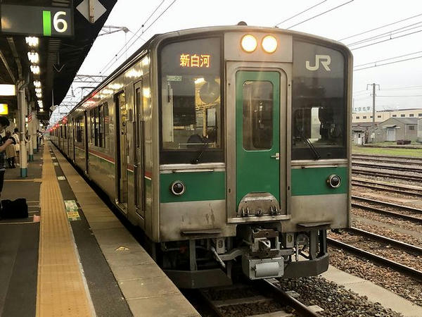 郡山駅に停車中の新白河行き普通列車