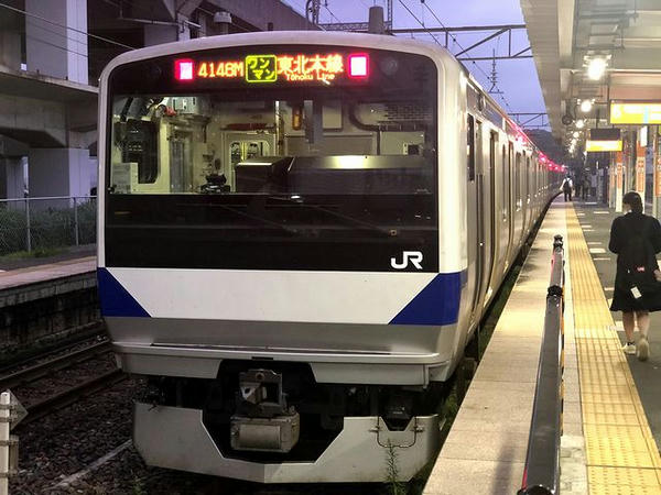 新白河駅に停車中の黒磯行き普通列車