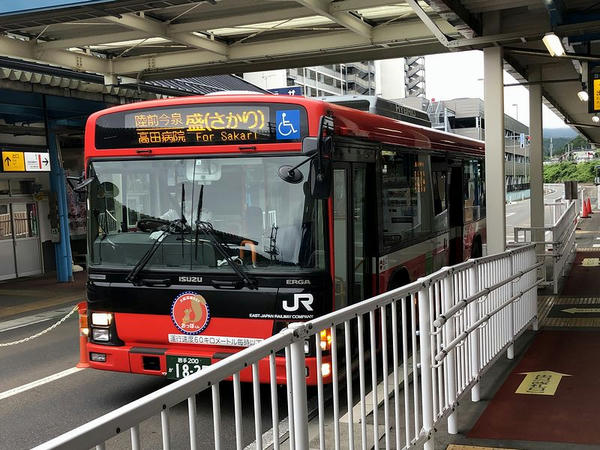 気仙沼駅に入ってくる盛行き大船渡線BRTのバス