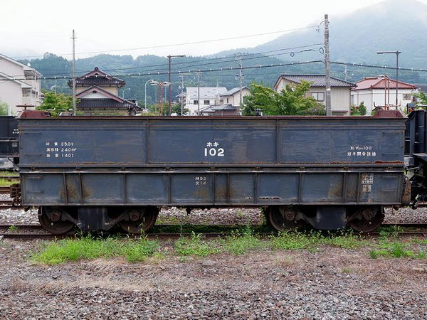 盛駅構内に留め置かれている岩手開発鉄道の貨車(1)