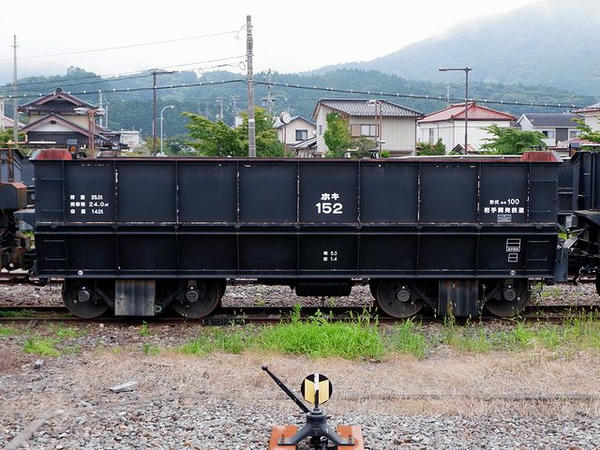 盛駅構内に留め置かれている岩手開発鉄道の貨車(2)