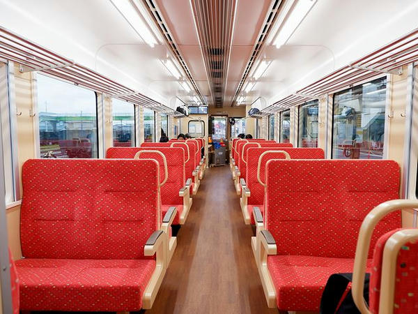 36-700形（36-713）の車内