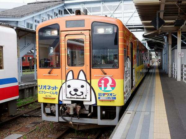 宮古駅に停車中の盛行き普通列車