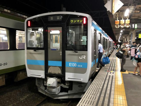 八戸駅に到着した普通列車
