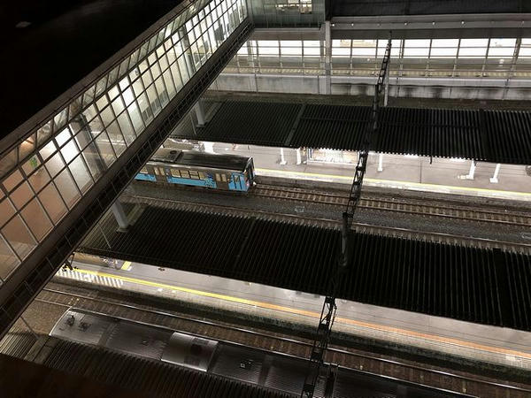 ホテルの部屋から見た八戸駅