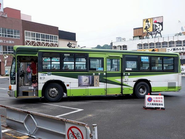 一関駅前停留所に到着した路線バス
