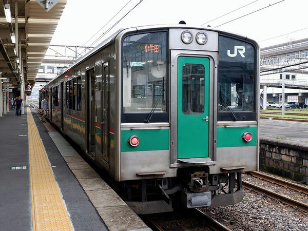 一ノ関駅に停車中の小牛田行き普通列車
