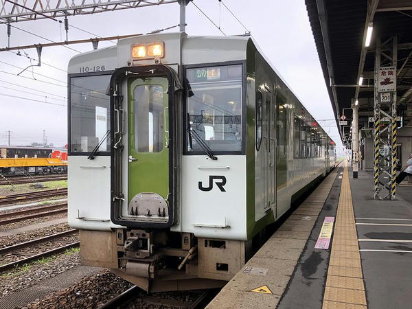 小牛田駅に停車中の女川行き普通列車